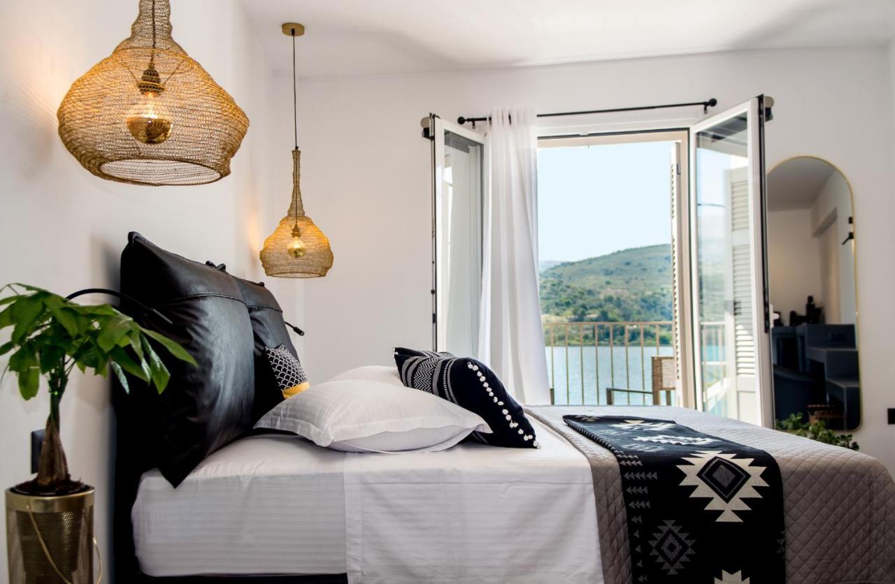 A & B Minimal Suite Ιι With Sea View In Argostoli Exteriör bild