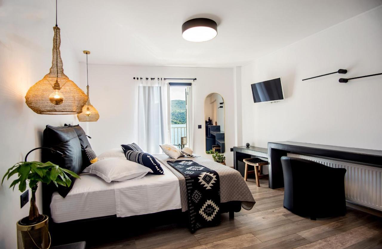 A & B Minimal Suite Ιι With Sea View In Argostoli Exteriör bild