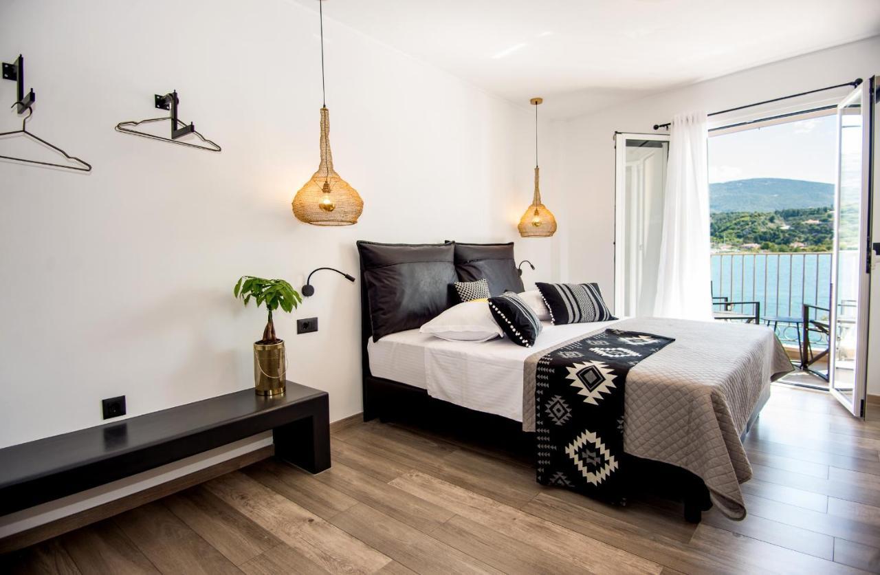 A & B Minimal Suite Ιι With Sea View In Argostoli Exteriör bild