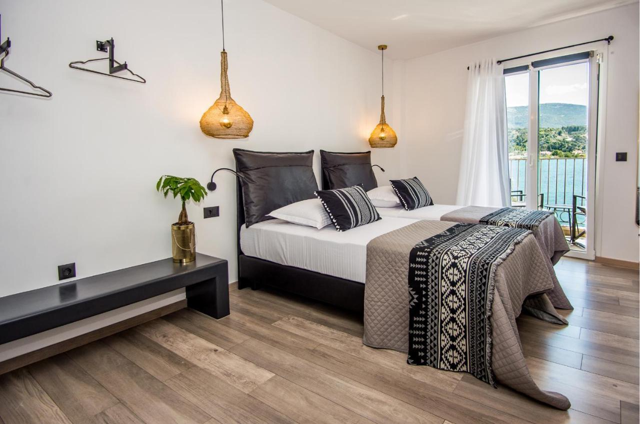A & B Minimal Suite Ιι With Sea View In Argostoli Exteriör bild