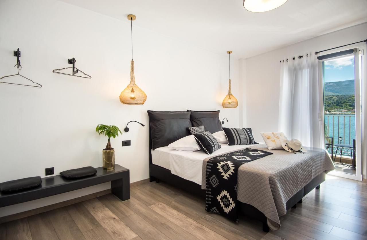 A & B Minimal Suite Ιι With Sea View In Argostoli Exteriör bild