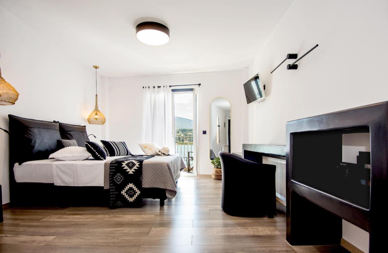 A & B Minimal Suite Ιι With Sea View In Argostoli Exteriör bild