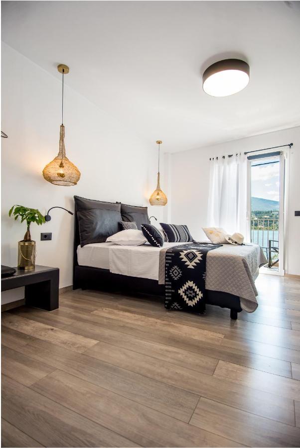 A & B Minimal Suite Ιι With Sea View In Argostoli Exteriör bild