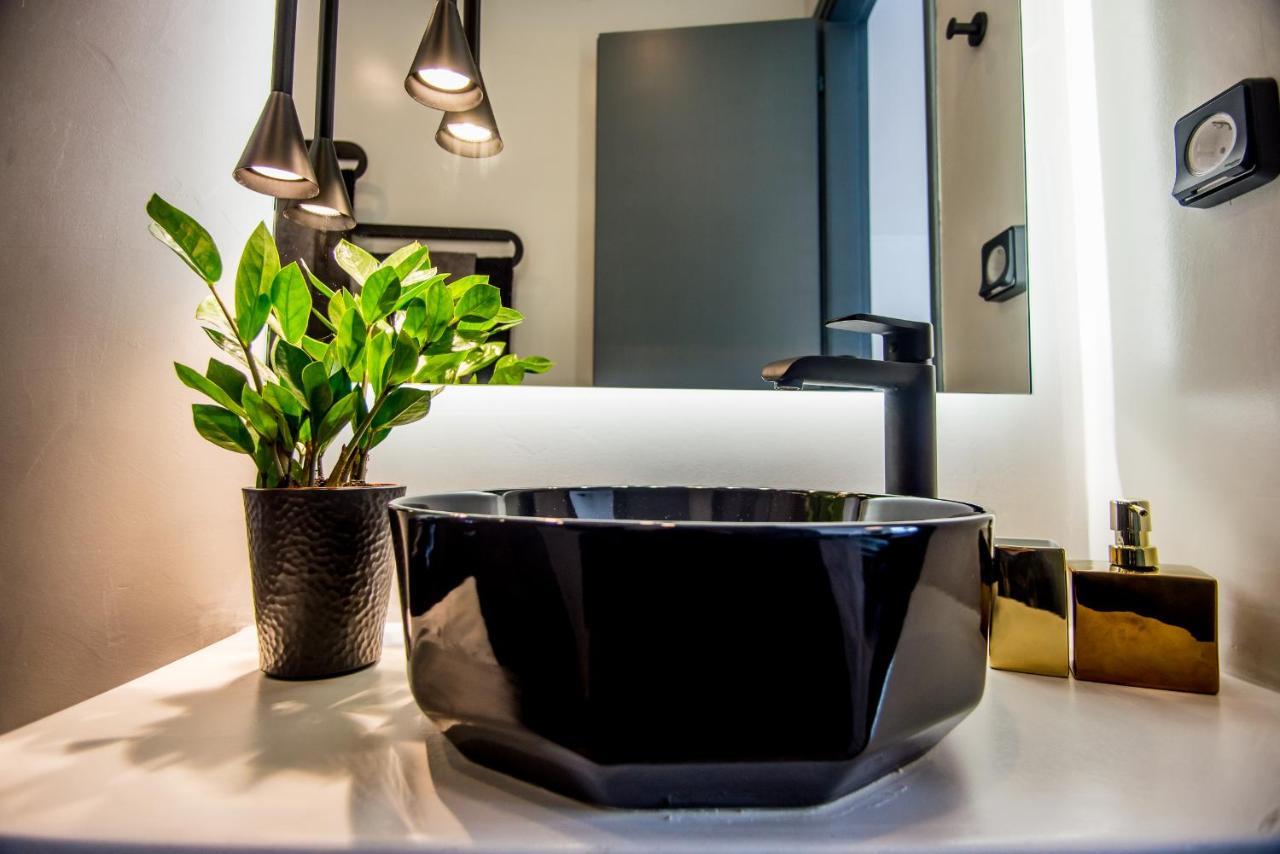 A & B Minimal Suite Ιι With Sea View In Argostoli Exteriör bild