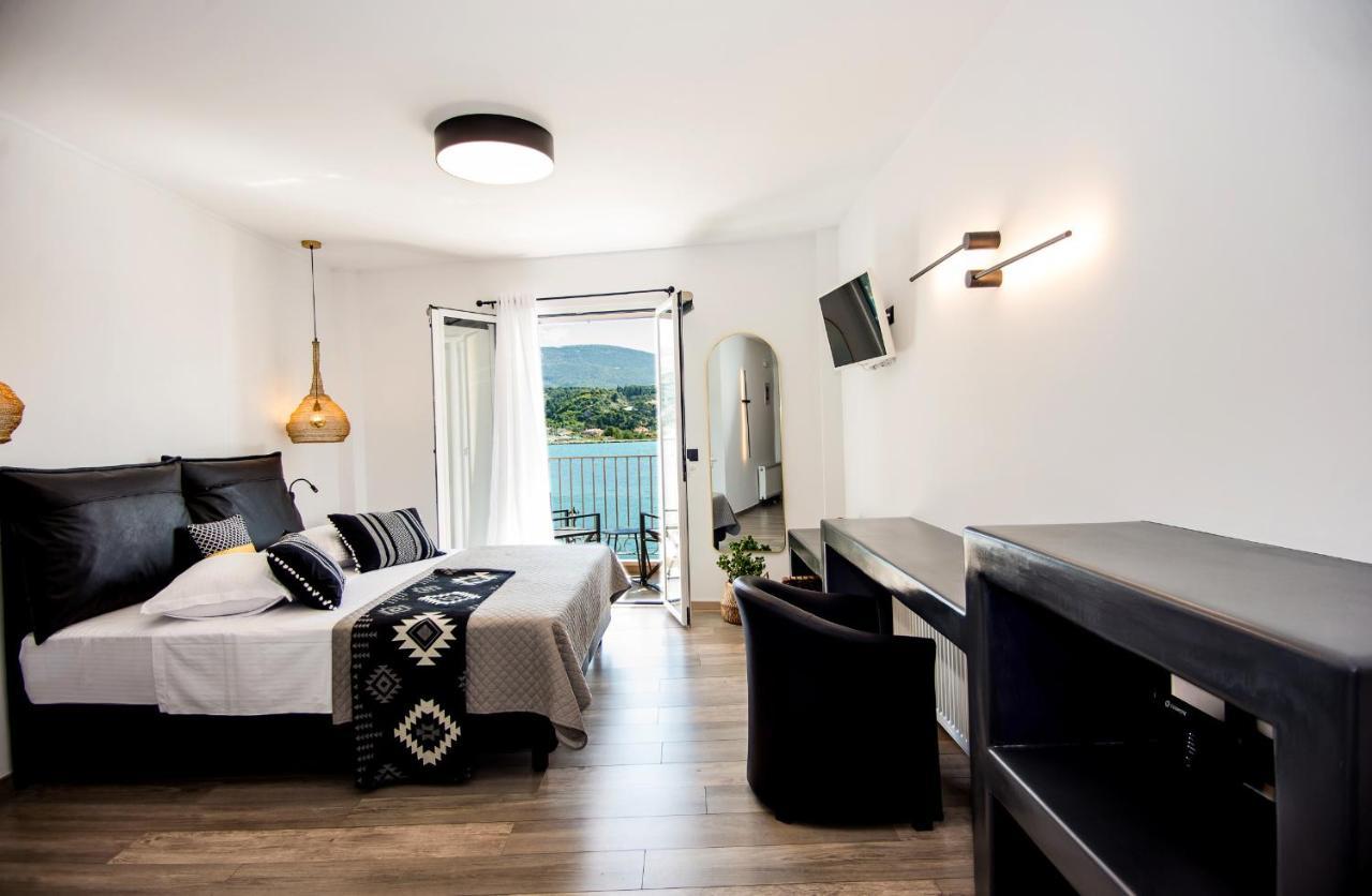 A & B Minimal Suite Ιι With Sea View In Argostoli Exteriör bild