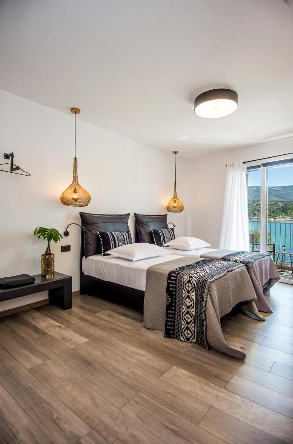 A & B Minimal Suite Ιι With Sea View In Argostoli Exteriör bild