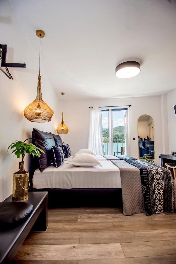A & B Minimal Suite Ιι With Sea View In Argostoli Exteriör bild