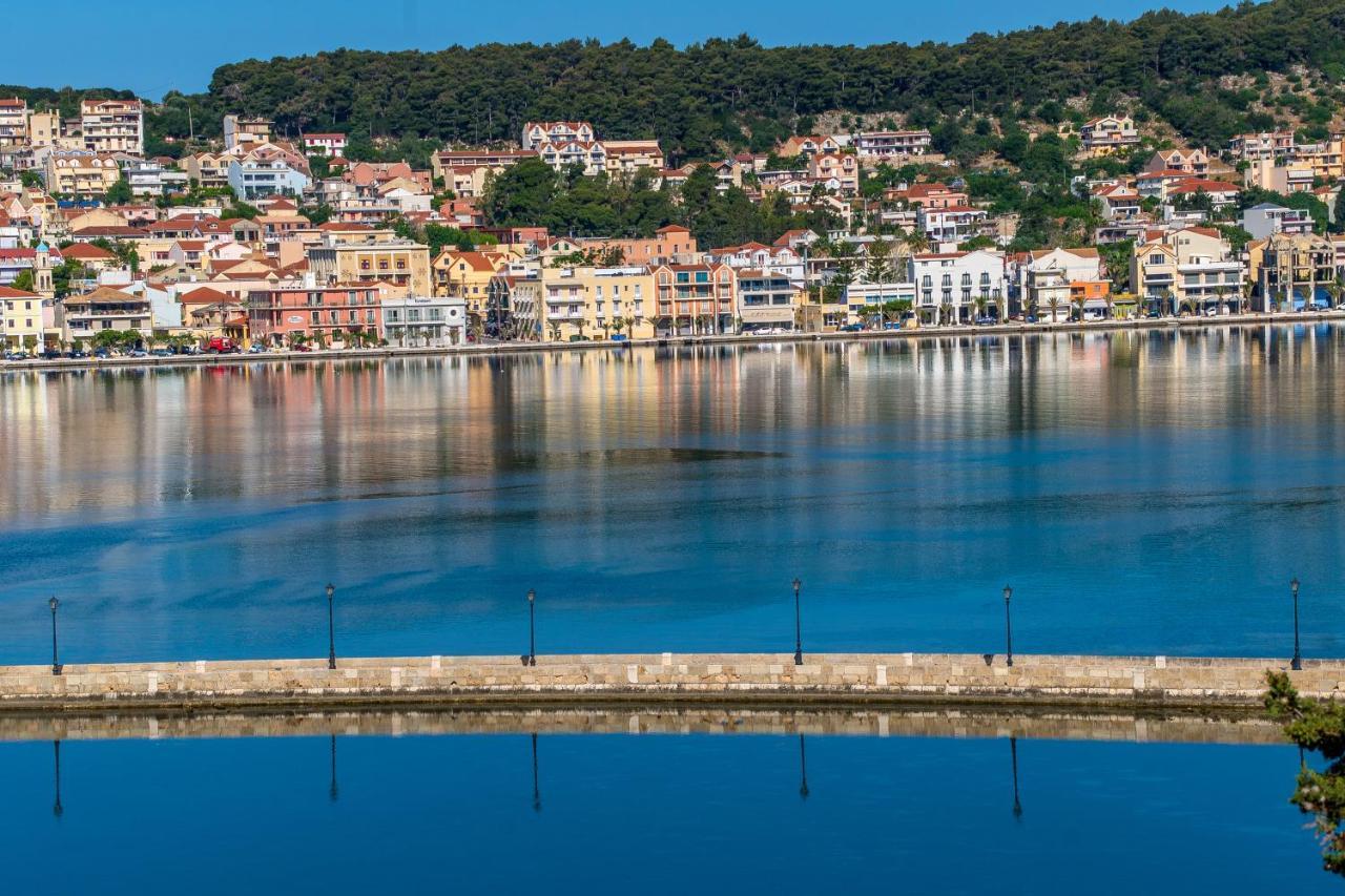 A & B Minimal Suite Ιι With Sea View In Argostoli Exteriör bild